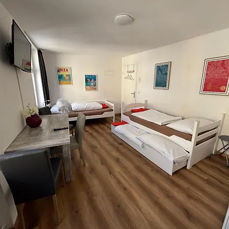 Haus Zur Eiche Private 1 Zimmerstudios 아파트 쿠어