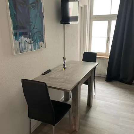 Haus Zur Eiche Private 1 Zimmerstudios Τσουρ