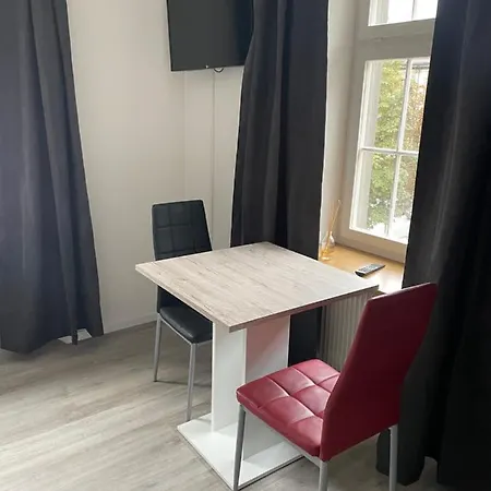 Haus Zur Eiche Private 1 Zimmerstudios * Τσουρ